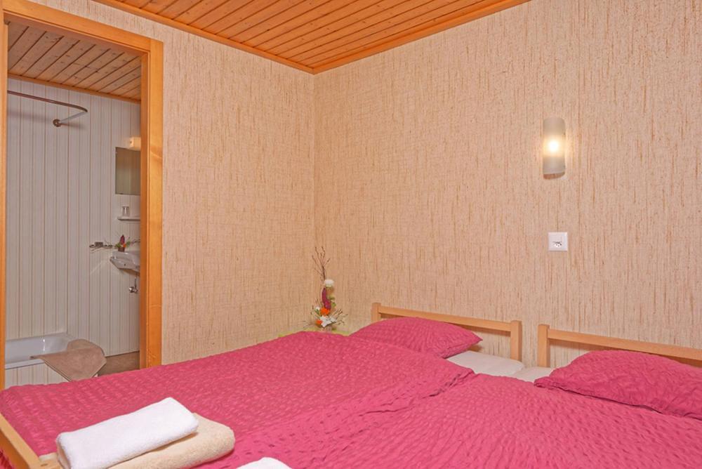 Хостел Petit Velan - Coworking & Coliving Бург-Сен-Пьер Экстерьер фото