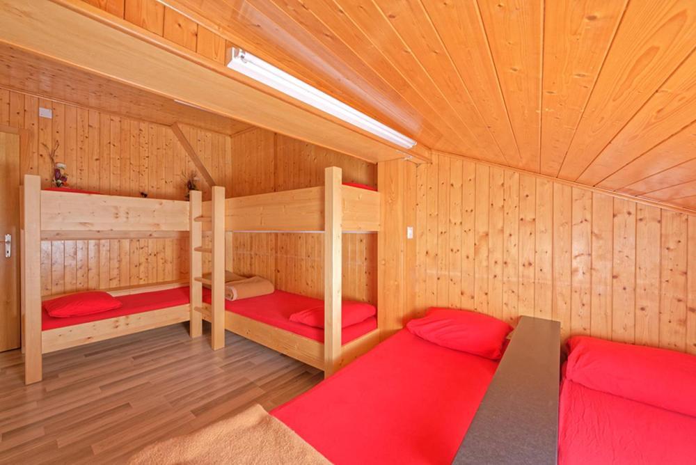 Хостел Petit Velan - Coworking & Coliving Бург-Сен-Пьер Экстерьер фото